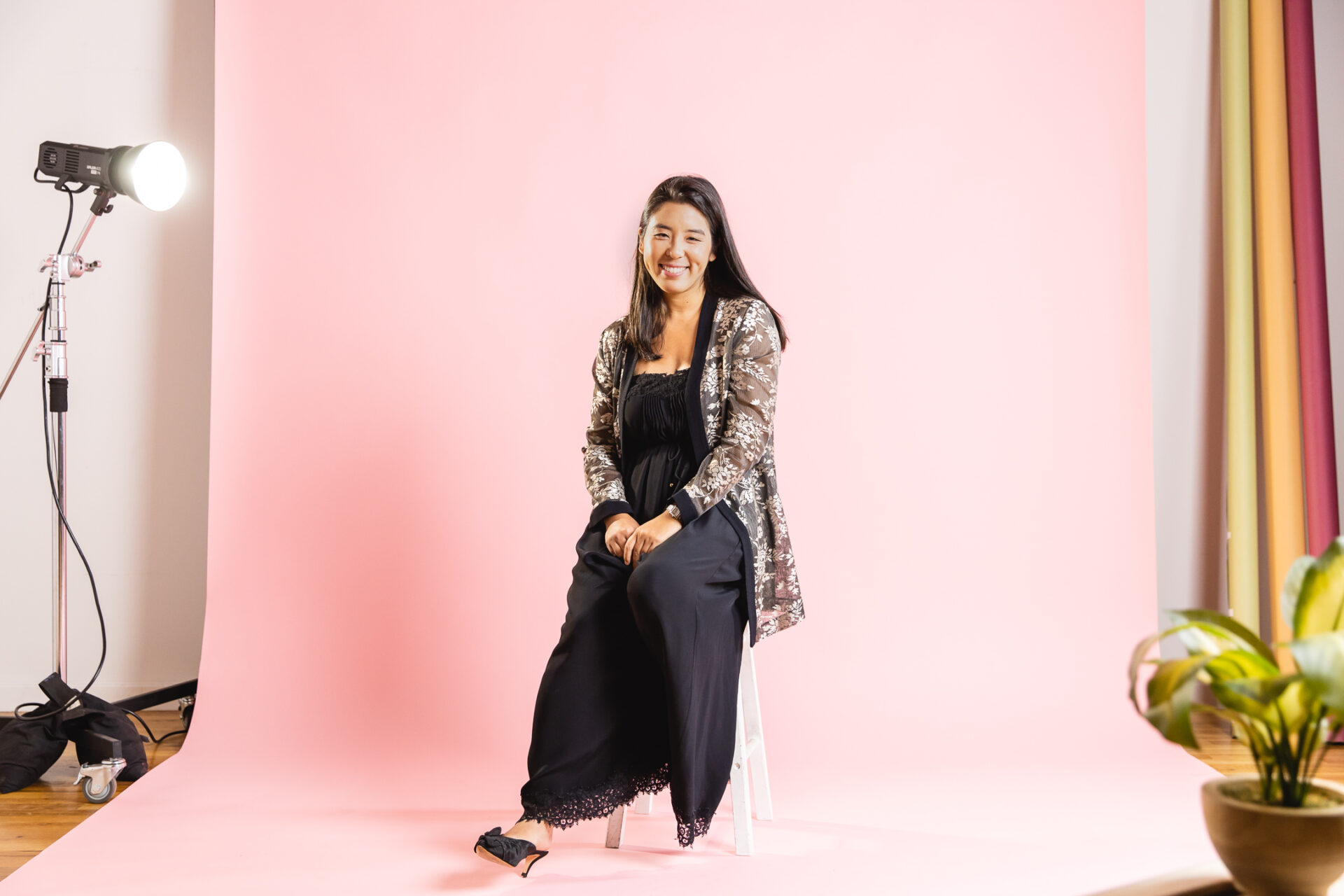 An expert giving a wedding planning Masterclass for the Loverly 