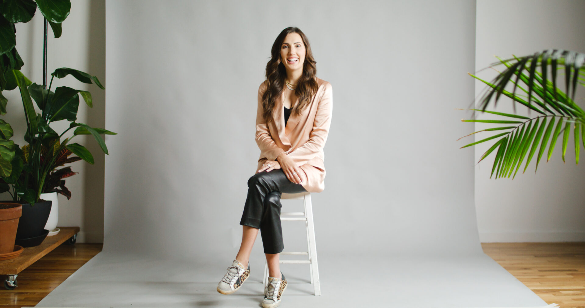 An expert giving a wedding planning Masterclass for the Loverly 