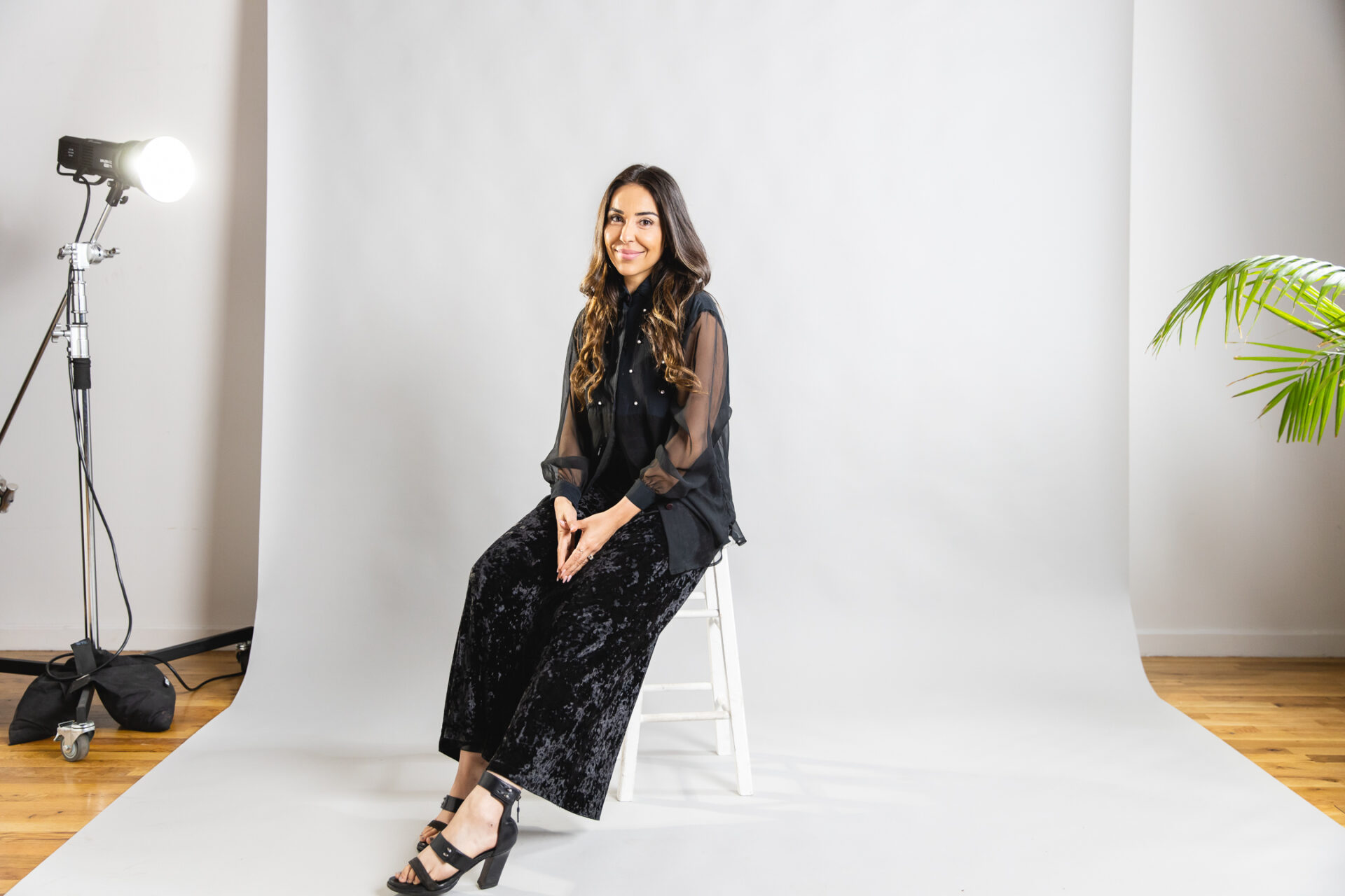 An expert giving a wedding planning Masterclass for the Loverly 
