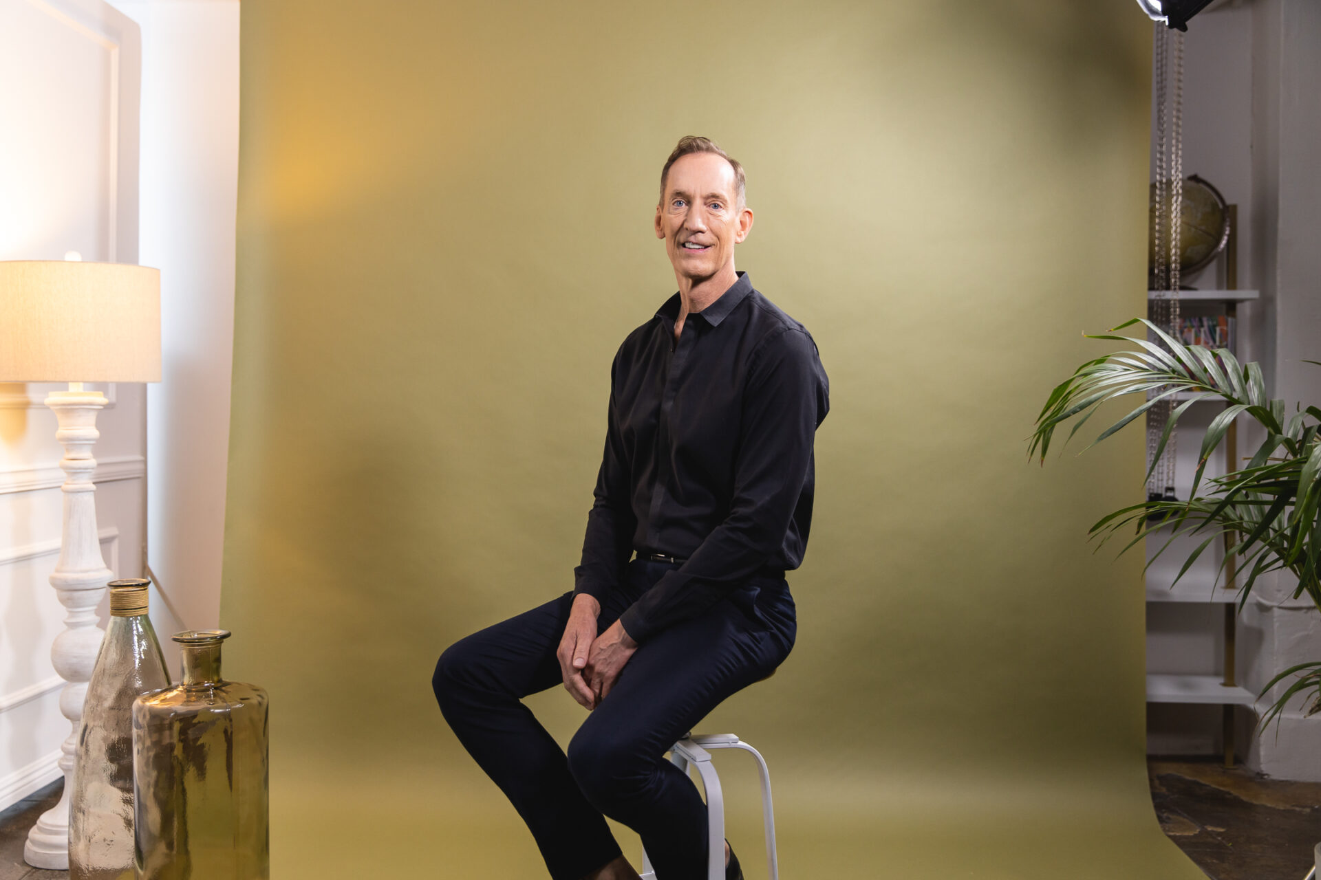An expert giving a wedding planning Masterclass for the Loverly 