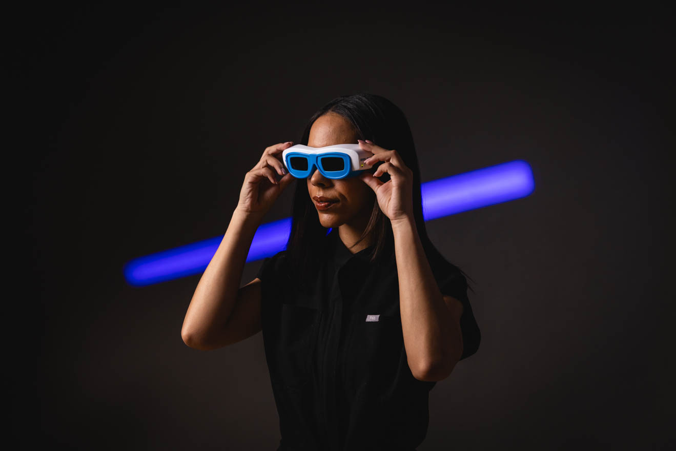 A treatment provider puts on the Sciton BBLink glasses