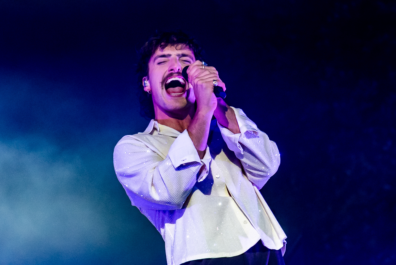 Benson Boone performing at the Emporio Armani Stronger With You fragrance launch in Venice Beach